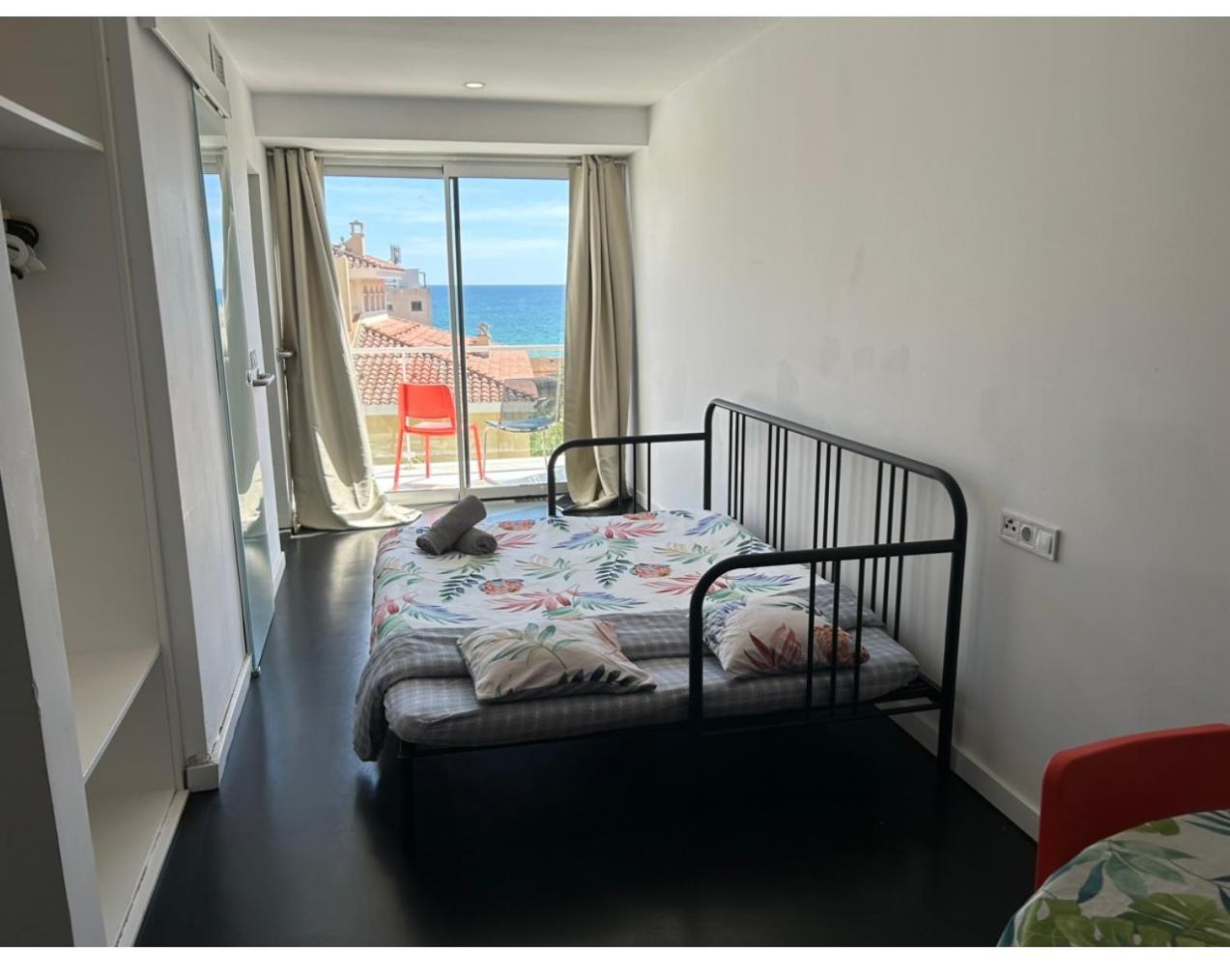 Hug Hotel2022 El Carrer del Canonge Экстерьер фото