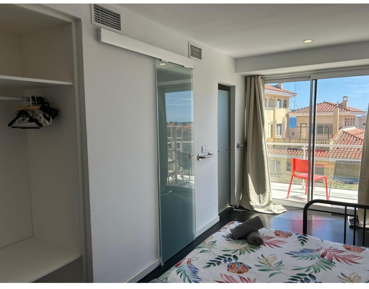 Hug Hotel2022 El Carrer del Canonge Экстерьер фото